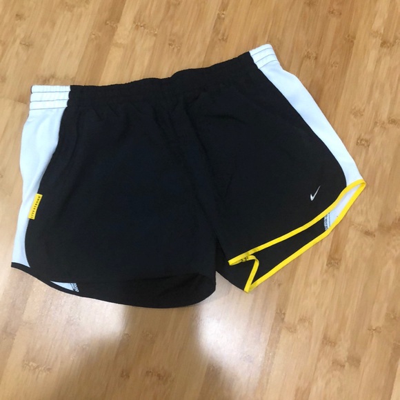 Nike Dri-Fit Livestrong Shorts NWOT - Picture 1 of 7